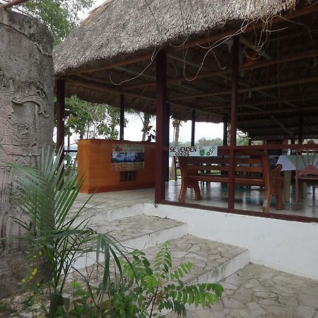 Hotel Santa Barbara Tikal Flores Esterno foto